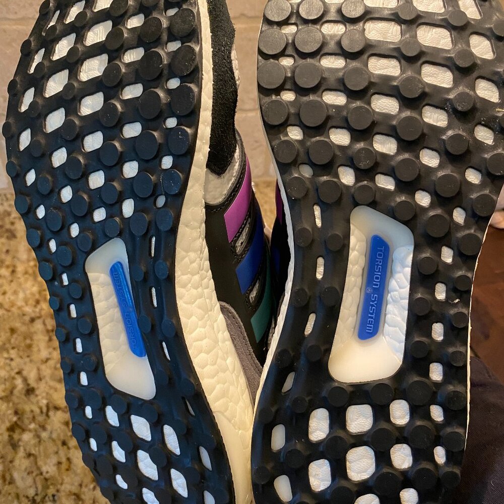 Adidas UltraBoost S&L 'Pride' FY5347/Love Unites